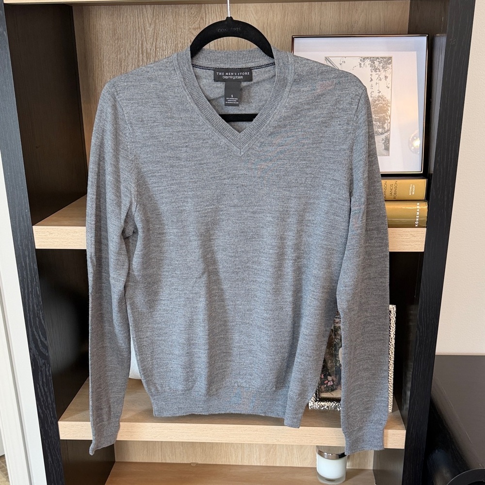 Bloomingdale's Heather Gray V-Neck Sweater